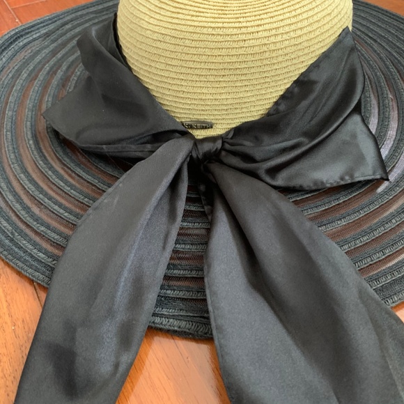 Sun Hat - Picture 2 of 3